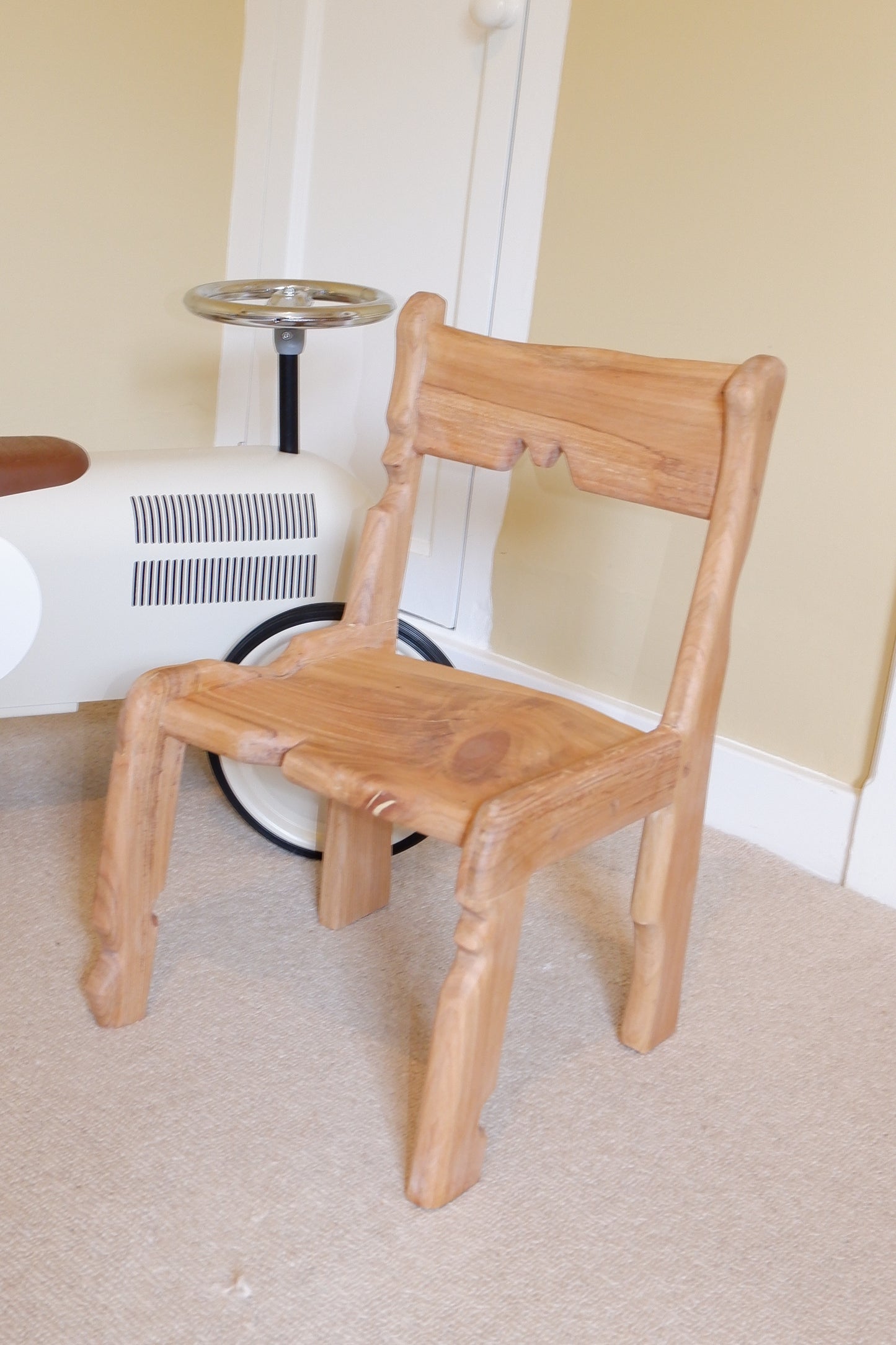 Maxwell's Chair